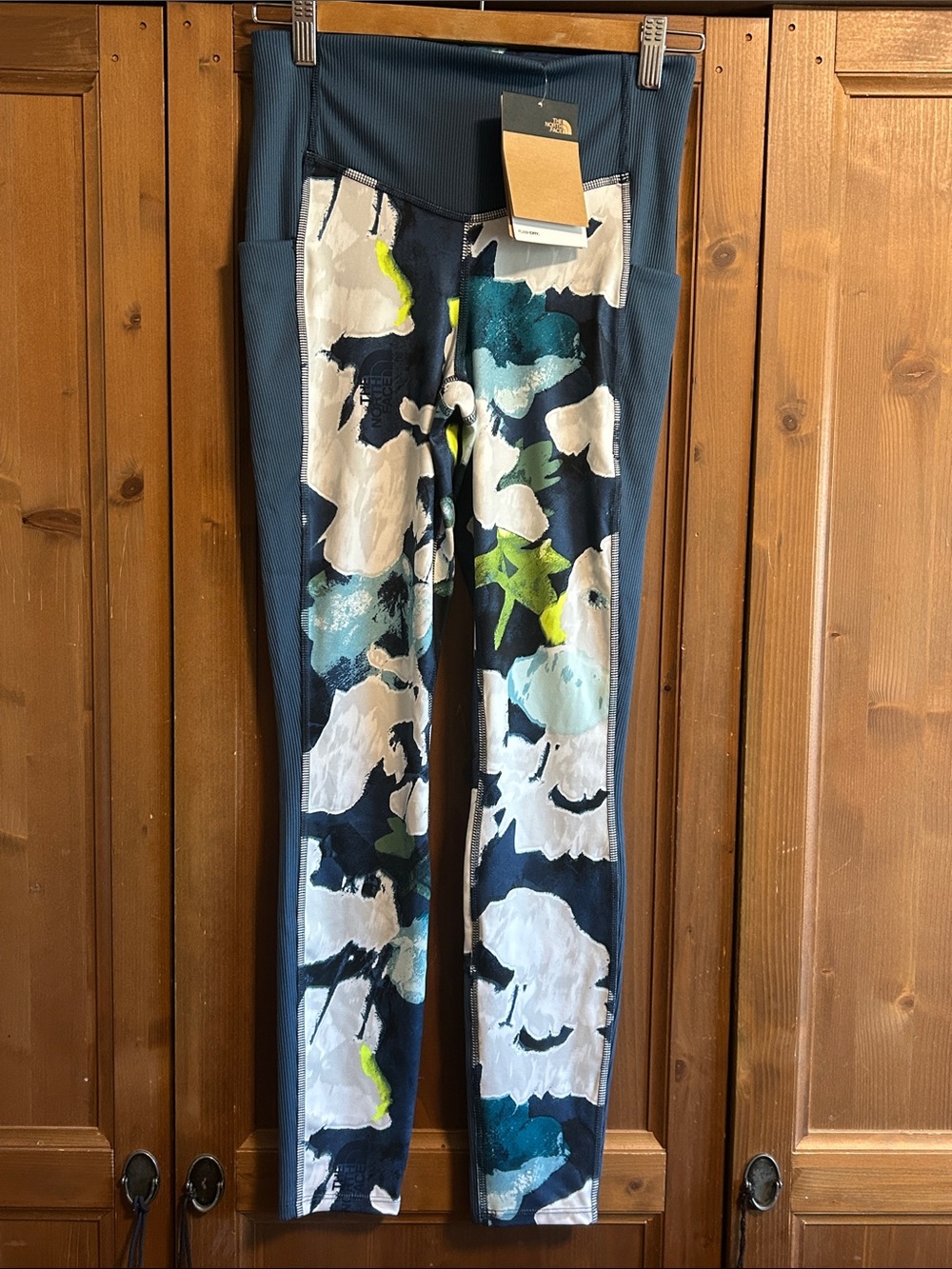 NWT The North Face Dune Sky Tights/ Floral-Print Performance Leggings, medium
